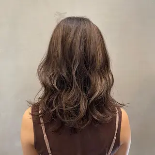 ミディアム カラー DEE okazakiのヘアスタイル