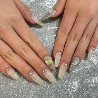 ネイル VIERU 🌈🎀💖のネイルデザイン