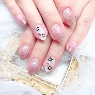 ネイル マジックミラー所属・マジック ミラーのネイルデザイン