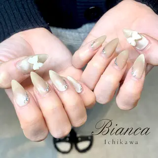 ネイル Bianca 石井🎀のネイルデザイン