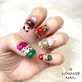 ネイル S LOUNGE NAIL所属・パーツたくさん🍓 SUMIのネイルデザイン