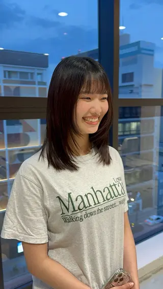 ミディアム 山口 歩美佳のヘアスタイル