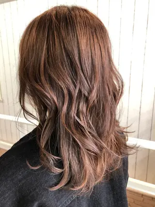 セミロング カラー ヘアアレンジ MiU所属・韓国×髪質改善×美髪 縮毛矯正×レイヤーのヘアスタイル