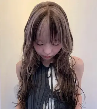 ロング カヨコ/ハイトーン /透明感カラーのヘアスタイル