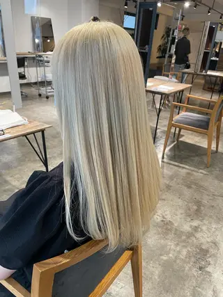 ロング カラー ハイトーン/レイヤー /ケアブリーチ石川治のヘアスタイル