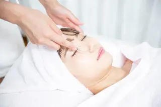 ロング カラー パーマ ヘアアレンジ メンズ キッズ ネイル マツエク・マツパ アイブロウ Chloe-クロエ- 脱毛/フェイシャルのエステ・リラクイメージ