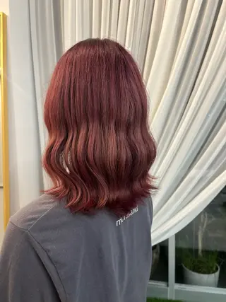 ミディアム カラー Telasu/ wakabaのヘアスタイル