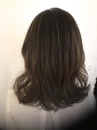 ミディアム カラー 伊藤 優希のヘアスタイル