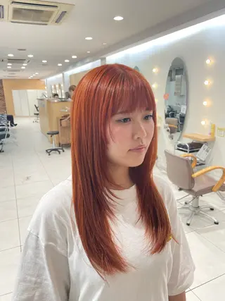 セミロング カラー ウラスギ アカリのヘアスタイル