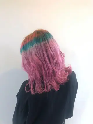 ミディアム カラー パーマ ヘアアレンジ 推し活専用 【派手髪】飯野ゆかりのヘアスタイル