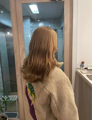 セミロング カラー 🇰🇷ハイトーン× 韓国レイヤー레이어드のヘアスタイル