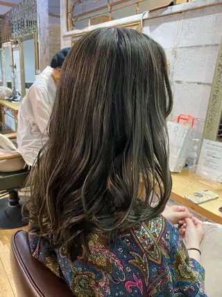 ミディアム カラー 【韓国レイヤー特化 ハッシュカット】のヘアスタイル