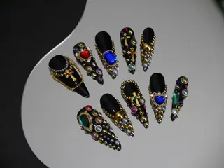 ネイル ⁸ᵃᵖᵖʸ🐝⋆゜ MöEのネイルデザイン