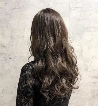 ロング カラー salowin郡山所属・佐藤 結花のヘアスタイル