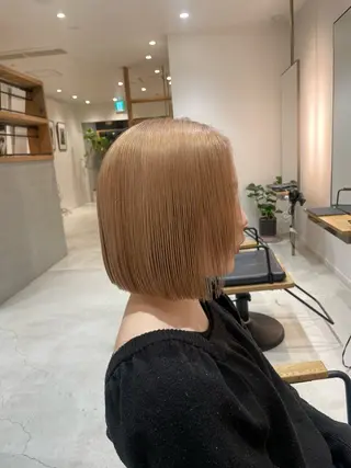 ショート カラー 中山 優里のヘアスタイル