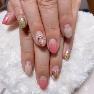 ネイル The Best Beauty受付担当のヘアスタイル