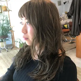 セミロング マキハラ ユウサイのヘアスタイル