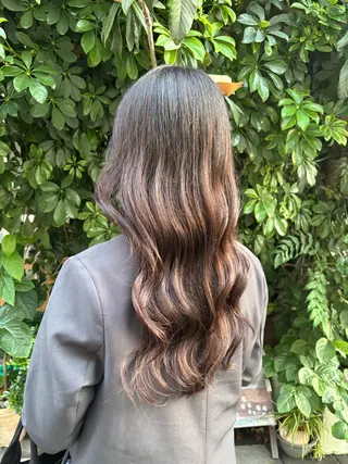 ロング カラー 浦川 麗美のヘアスタイル