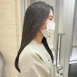 セミロング カラー ANNA ／艶髪／ハイトーンのヘアスタイル