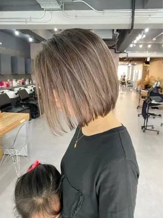 ショート カラー 中山 天地のヘアスタイル