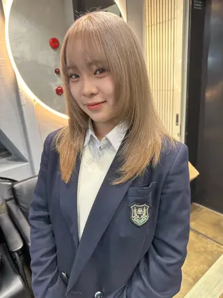 ミディアム カラー TATSUブリーチ/ ミルクティーベージュのヘアスタイル