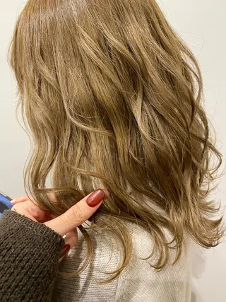 ミディアム カラー 石田 優菜のヘアスタイル