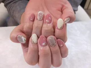 ネイル R'well所属・はばすみれ🎀ﾈｲﾙ 光ﾌｪｲｼｬﾙ ﾍｱのネイルデザイン