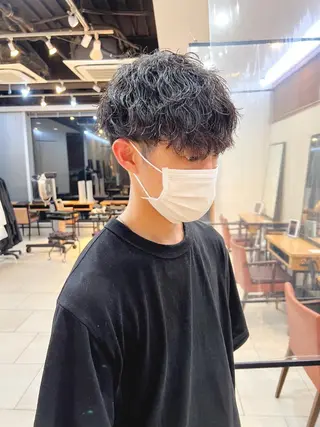 ショート パーマ メンズ メンズカット曲がる 縮毛矯正佐々木タクマのヘアスタイル