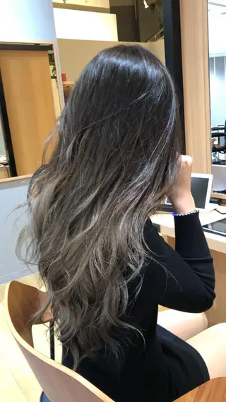 ロング カラー VIEWユリナ メイク/ カットのヘアスタイル