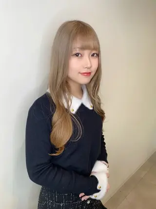 カラー 肌に馴染むハイトーン /ミルクティーカラーのヘアスタイル