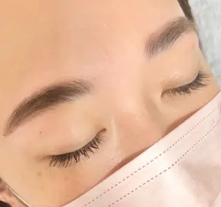 アイブロウ nnail Natsumiのネイルデザイン