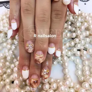 ミディアム R NAILSALONのネイルデザイン