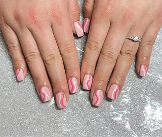 ネイル VIERU 🌈🎀💖のネイルデザイン