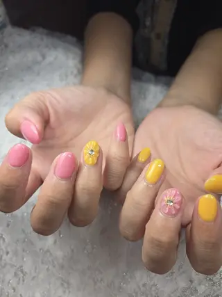 ネイル ネイルサロンベルティ .ひとみのネイルデザイン