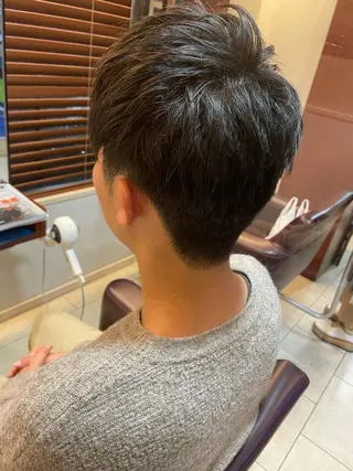 ショート こすげひろと カラー講師のヘアスタイル