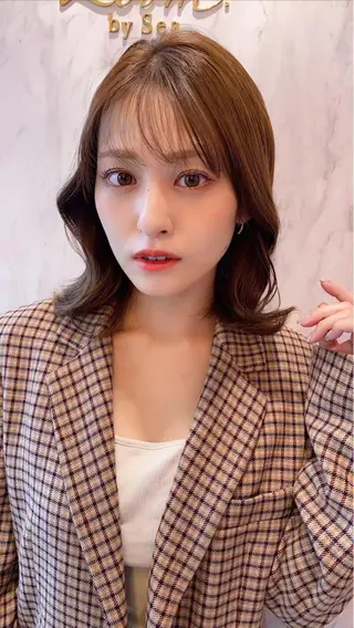 ミディアム Loom.by Sea【新宿】所属・暖色カラー/新宿/韓 国風レイヤー鮫島志穂のヘアスタイル