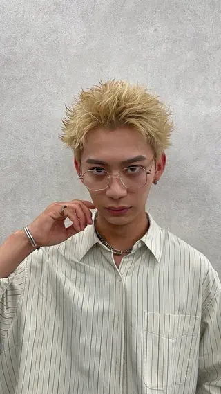 ショート カラー メンズ フェザーパーマ✨️ スパイキーショートのヘアスタイル