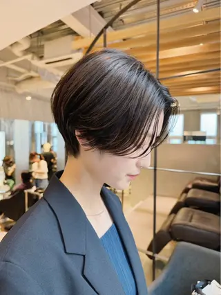 ショート ROAMER スタイリストのヘアスタイル