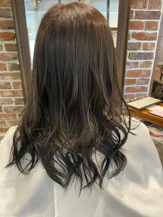 ロング カラー ekka所属・沖田 舞衣のヘアスタイル