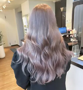 ロング カラー ANKH CROSS 新宿店所属・色ムラ修正の神様 新宿ハイトーンかすみのヘアスタイル