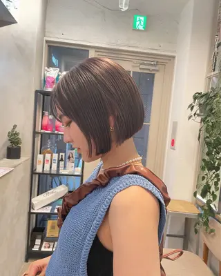ショート カラー ミルクティー× グレージュMOMOのヘアスタイル