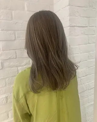 ロング 🍂透明感ベージュ カラー🍂森部杏菜のヘアスタイル