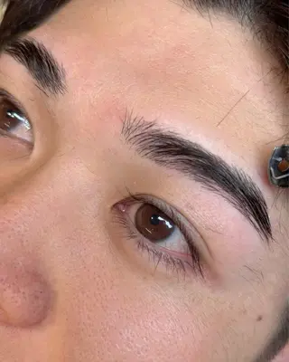 アイブロウ SLASH eye 繁田🧸🌈のマツエク・マツパデザイン