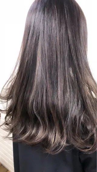 ロング カラー famille所属・famille ファミーユのヘアスタイル