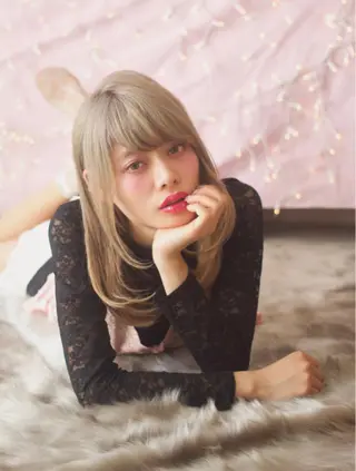 ミディアム セミロング ロング カラー ILu.所属・櫻井 愛弓のヘアスタイル