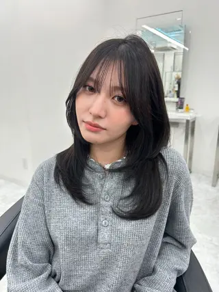 ロング カラー niina🖤 透明感×レイヤーのヘアスタイル