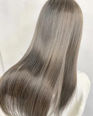 セミロング カラー 艶ハイトーンブリーチ 🌈小林侑雅のヘアスタイル