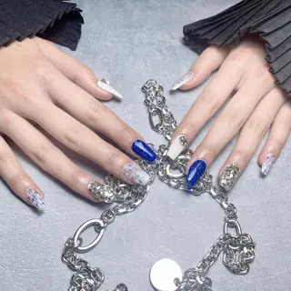 ネイル RAFFINE 月🦋🩵のネイルデザイン