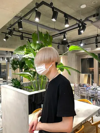 ショート カラー ネイル マツエク・マツパ アイブロウ ⭐ハイトーンブリーチ ミルクティーピンクのヘアスタイル