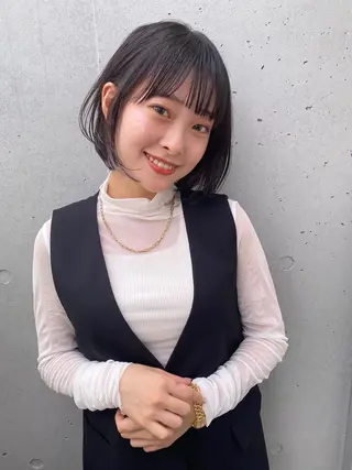 ショート レイヤーカット /透明感/千葉怜寿のヘアスタイル